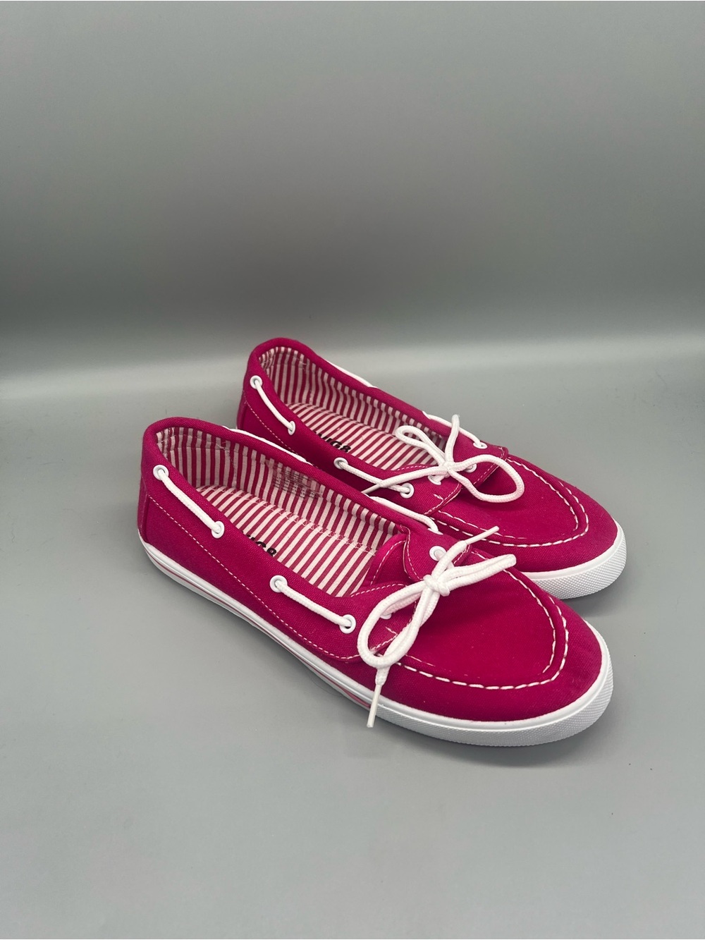 Women’s size 8.5 pink boat shoes